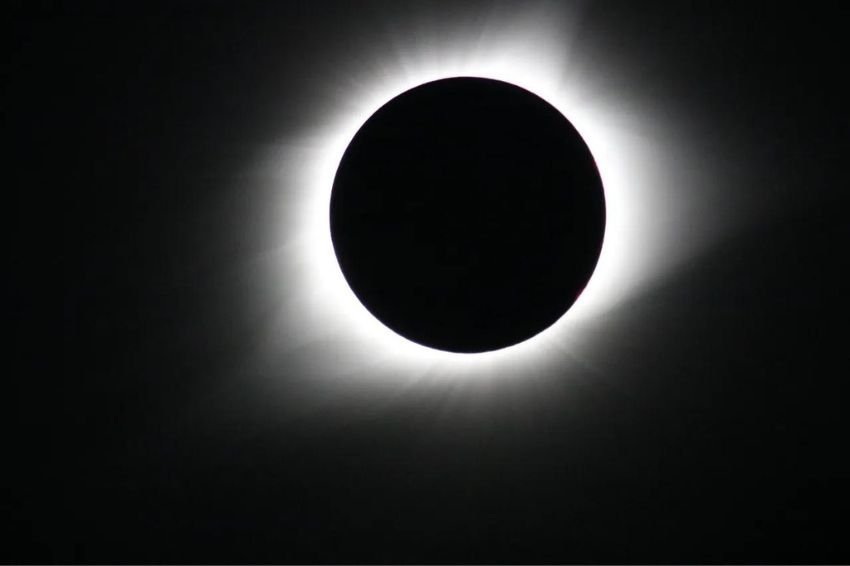 No hemisfério norte e parte da Europa poderão acompanhar o eclipse total